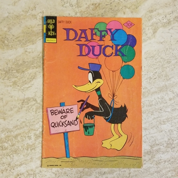 VTG 1976 Daffy Duck Comic Book - Picture 1 of 8